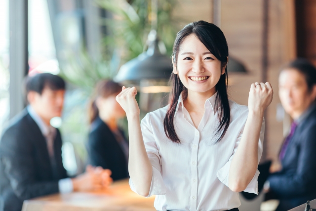 福山市草戸町／オシャレなオフィスでの営業事務★土日祝休み★時給1,300円◎