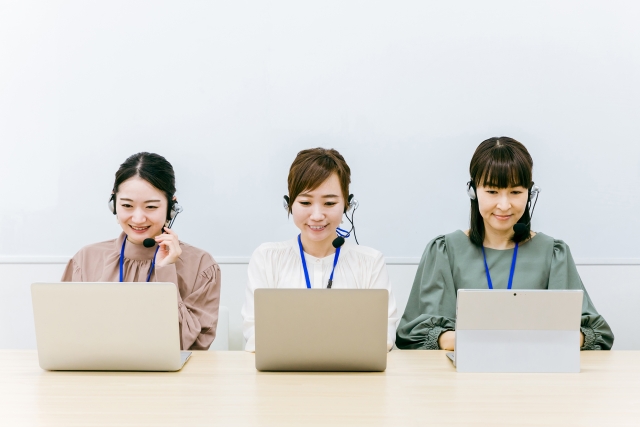 南区◆幅広い年代が活躍中！研修あり◎お問い合わせ受付スタッフ♪
